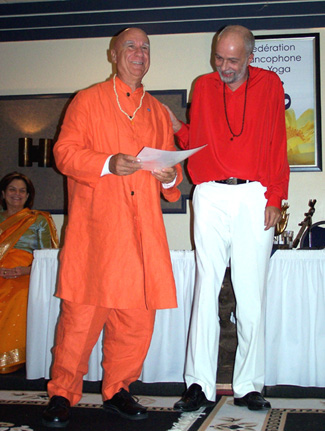 Swamis Sai Shivananda  et  Shraddhananda